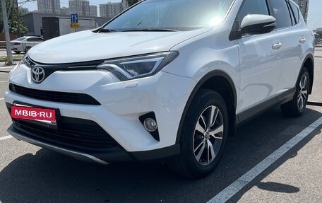 Toyota RAV4, 2018 год, 2 600 000 рублей, 5 фотография