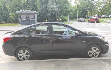 Hyundai Solaris II рестайлинг, 2011 год, 700 000 рублей, 3 фотография