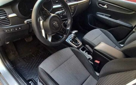 KIA Rio IV, 2018 год, 1 373 000 рублей, 8 фотография