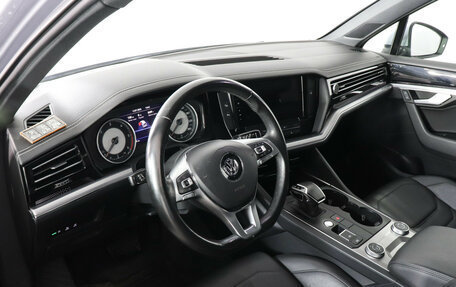 Volkswagen Touareg III, 2018 год, 4 100 000 рублей, 9 фотография