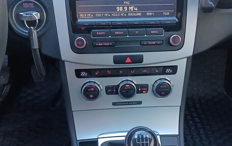 Volkswagen Passat B8 рестайлинг, 2014 год, 1 300 000 рублей, 11 фотография