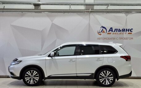 Mitsubishi Outlander III рестайлинг 3, 2018 год, 2 000 000 рублей, 6 фотография