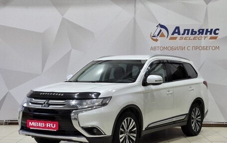 Mitsubishi Outlander III рестайлинг 3, 2018 год, 2 000 000 рублей, 7 фотография