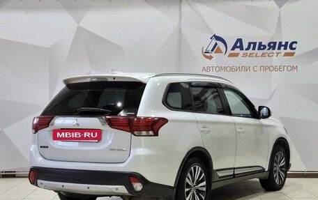 Mitsubishi Outlander III рестайлинг 3, 2018 год, 2 000 000 рублей, 3 фотография