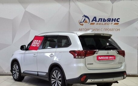 Mitsubishi Outlander III рестайлинг 3, 2018 год, 2 000 000 рублей, 5 фотография