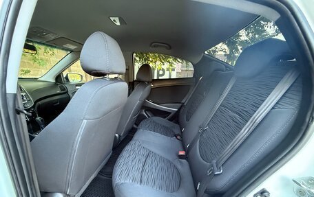 Hyundai Solaris II рестайлинг, 2015 год, 1 077 000 рублей, 29 фотография