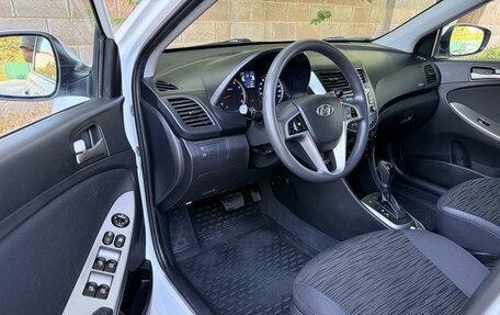 Hyundai Solaris II рестайлинг, 2015 год, 1 077 000 рублей, 26 фотография