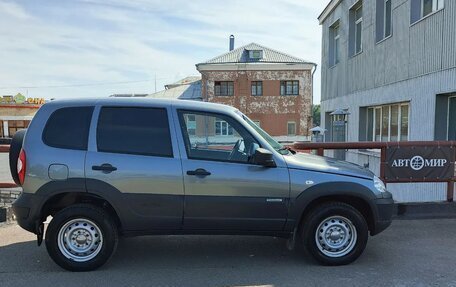 Chevrolet Niva I рестайлинг, 2018 год, 670 000 рублей, 4 фотография