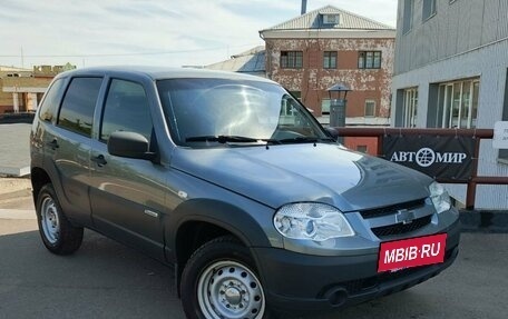 Chevrolet Niva I рестайлинг, 2018 год, 670 000 рублей, 3 фотография