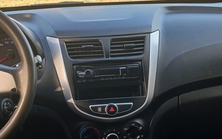 Hyundai Solaris II рестайлинг, 2012 год, 670 000 рублей, 4 фотография