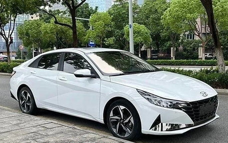 Hyundai Elantra, 2022 год, 1 820 000 рублей, 2 фотография