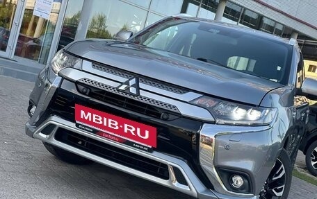 Mitsubishi Outlander III рестайлинг 3, 2020 год, 2 480 000 рублей, 8 фотография