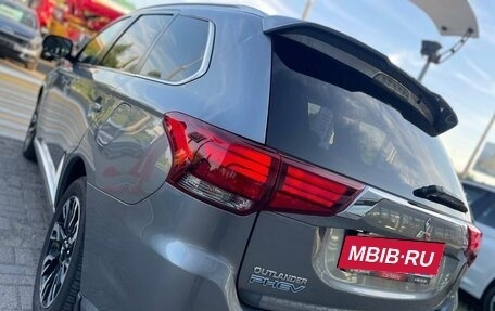 Mitsubishi Outlander III рестайлинг 3, 2020 год, 2 480 000 рублей, 9 фотография