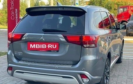 Mitsubishi Outlander III рестайлинг 3, 2020 год, 2 480 000 рублей, 5 фотография