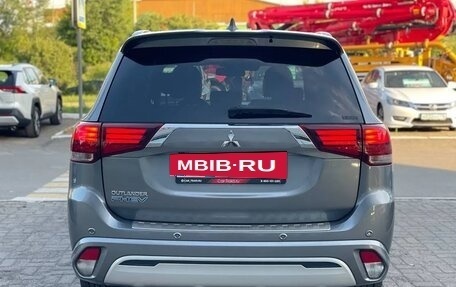 Mitsubishi Outlander III рестайлинг 3, 2020 год, 2 480 000 рублей, 6 фотография