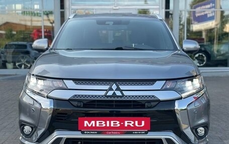 Mitsubishi Outlander III рестайлинг 3, 2020 год, 2 480 000 рублей, 3 фотография