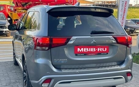 Mitsubishi Outlander III рестайлинг 3, 2020 год, 2 480 000 рублей, 7 фотография