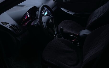 Hyundai Solaris II рестайлинг, 2012 год, 600 000 рублей, 7 фотография