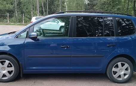 Volkswagen Touran III, 2011 год, 1 100 000 рублей, 4 фотография