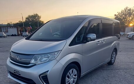 Honda Stepwgn IV, 2017 год, 2 200 000 рублей, 2 фотография