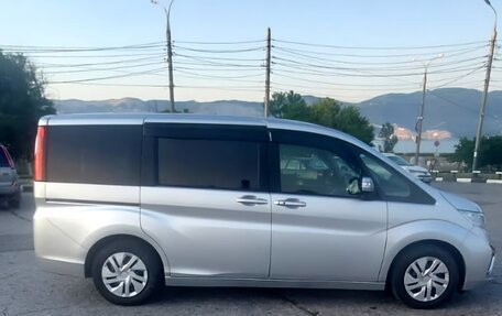 Honda Stepwgn IV, 2017 год, 2 200 000 рублей, 3 фотография