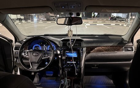 Toyota Camry, 2017 год, 2 150 000 рублей, 10 фотография