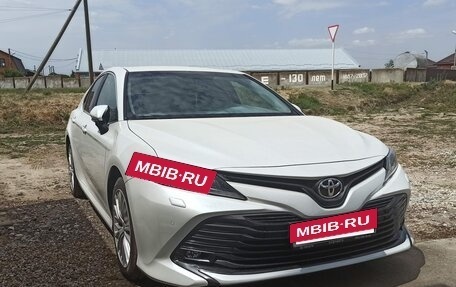 Toyota Camry, 2020 год, 3 500 000 рублей, 2 фотография