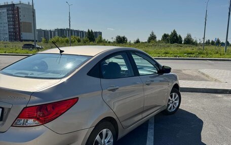 Hyundai Solaris II рестайлинг, 2013 год, 699 999 рублей, 2 фотография