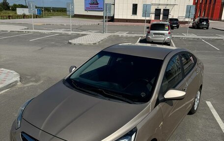 Hyundai Solaris II рестайлинг, 2013 год, 699 999 рублей, 3 фотография