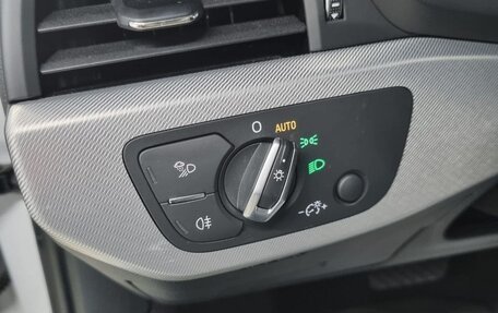 Audi A4, 2019 год, 2 999 999 рублей, 10 фотография