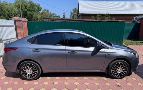 Hyundai Solaris II рестайлинг, 2017 год, 1 100 000 рублей, 2 фотография