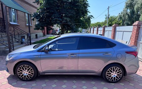 Hyundai Solaris II рестайлинг, 2017 год, 1 100 000 рублей, 3 фотография