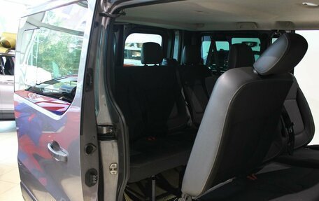 Renault Trafic, 2015 год, 1 620 000 рублей, 24 фотография