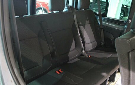 Renault Trafic, 2015 год, 1 620 000 рублей, 26 фотография