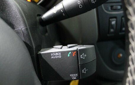Renault Trafic, 2015 год, 1 620 000 рублей, 22 фотография