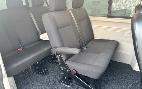 Volkswagen Caravelle T6 рестайлинг, 2016 год, 3 200 000 рублей, 8 фотография