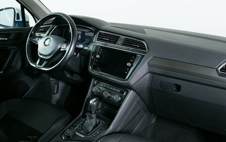 Volkswagen Tiguan II, 2018 год, 2 570 000 рублей, 11 фотография