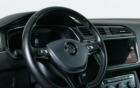 Volkswagen Tiguan II, 2018 год, 2 570 000 рублей, 15 фотография