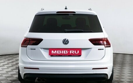 Volkswagen Tiguan II, 2018 год, 2 570 000 рублей, 6 фотография