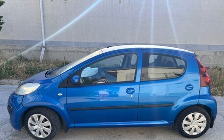 Peugeot 107 I рестайлинг, 2012 год, 650 000 рублей, 2 фотография