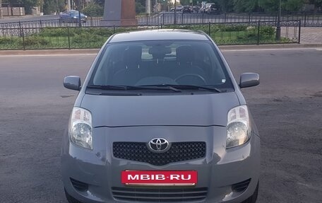Toyota Yaris III рестайлинг, 2007 год, 850 000 рублей, 2 фотография