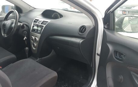Toyota Yaris III рестайлинг, 2008 год, 550 000 рублей, 6 фотография