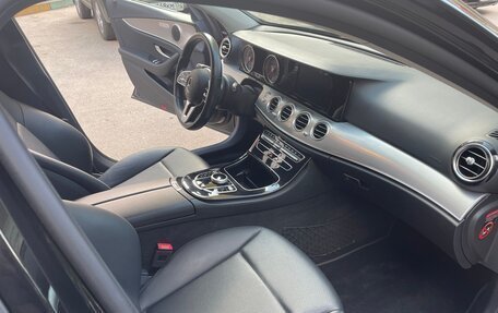 Mercedes-Benz E-Класс, 2019 год, 2 990 000 рублей, 17 фотография