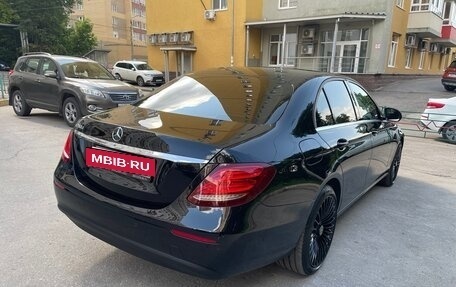 Mercedes-Benz E-Класс, 2019 год, 2 990 000 рублей, 7 фотография