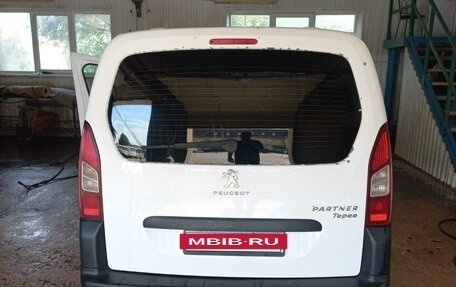 Peugeot Partner II рестайлинг 2, 2013 год, 700 000 рублей, 3 фотография