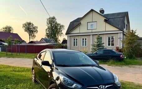 Hyundai Solaris II рестайлинг, 2011 год, 550 000 рублей, 1 фотография