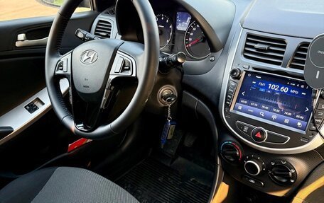 Hyundai Solaris II рестайлинг, 2011 год, 550 000 рублей, 4 фотография