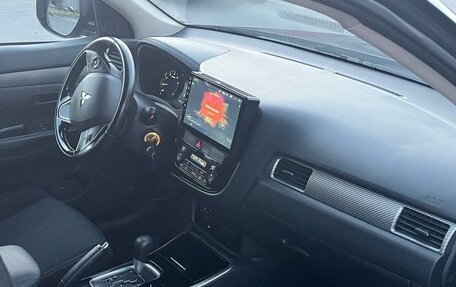Mitsubishi Outlander III рестайлинг 3, 2018 год, 1 740 000 рублей, 5 фотография