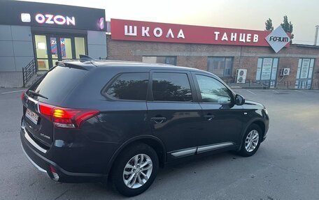 Mitsubishi Outlander III рестайлинг 3, 2018 год, 1 740 000 рублей, 3 фотография