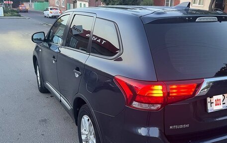 Mitsubishi Outlander III рестайлинг 3, 2018 год, 1 740 000 рублей, 7 фотография